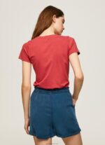 ⁦נשים 4N8XB384 Pepe Jeans סטודיו אדום חולצת לייקרה בהדפס לוגו⁩ – תמונה ⁦4⁩